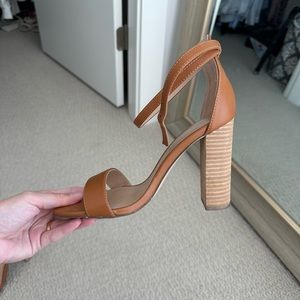 Brown/tan strappy heals